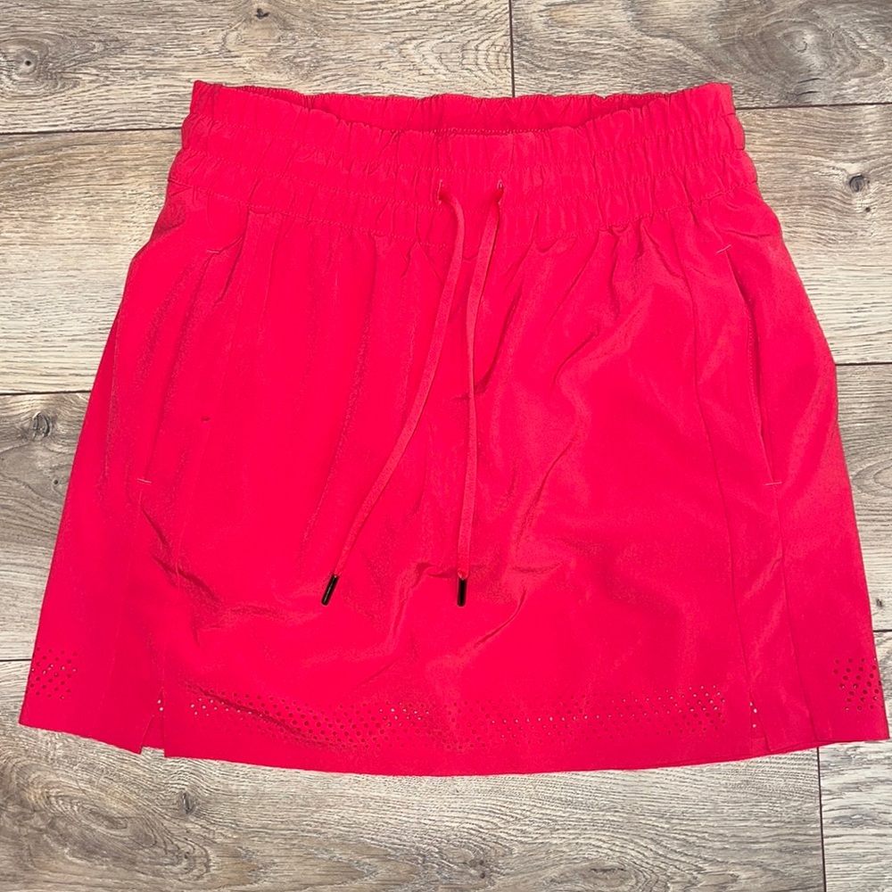 Athleta womens red skirt with built in shorts. Looks new. Size 0.